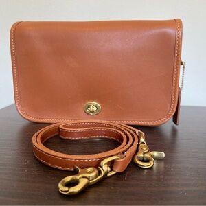 Vintage coach pocket purse 9755 British tan made in usa